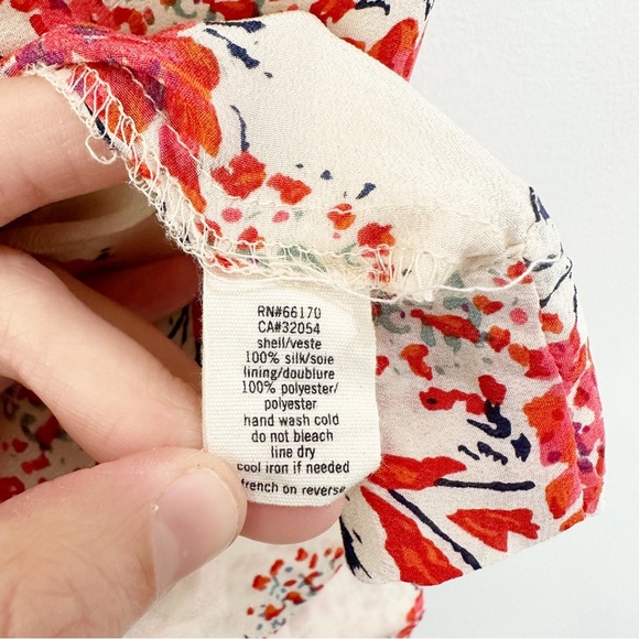 PINS AND NEEDLES | Silk Floral Tank Size S - Picture 6 of 6